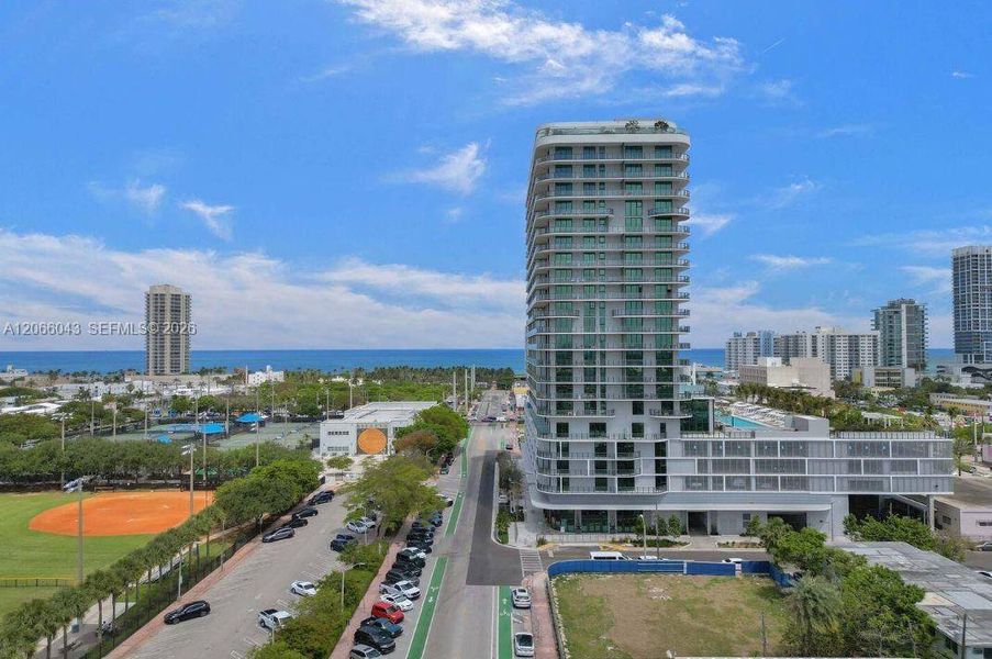 Condo located in Miami Beach, FL showcasing its design and architecture (Image 16).