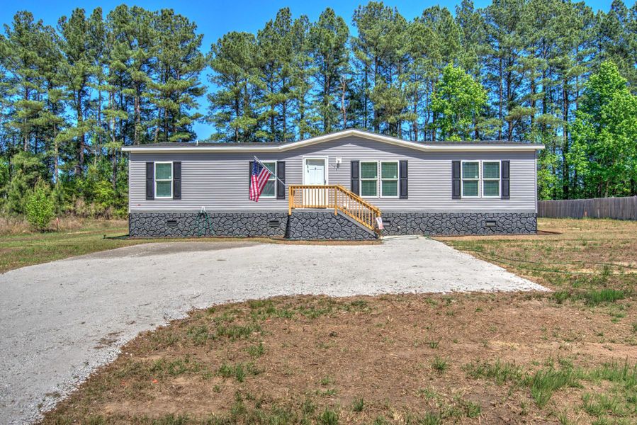 Exterior details and patio area of a home in , Orangeburg (Image 27).