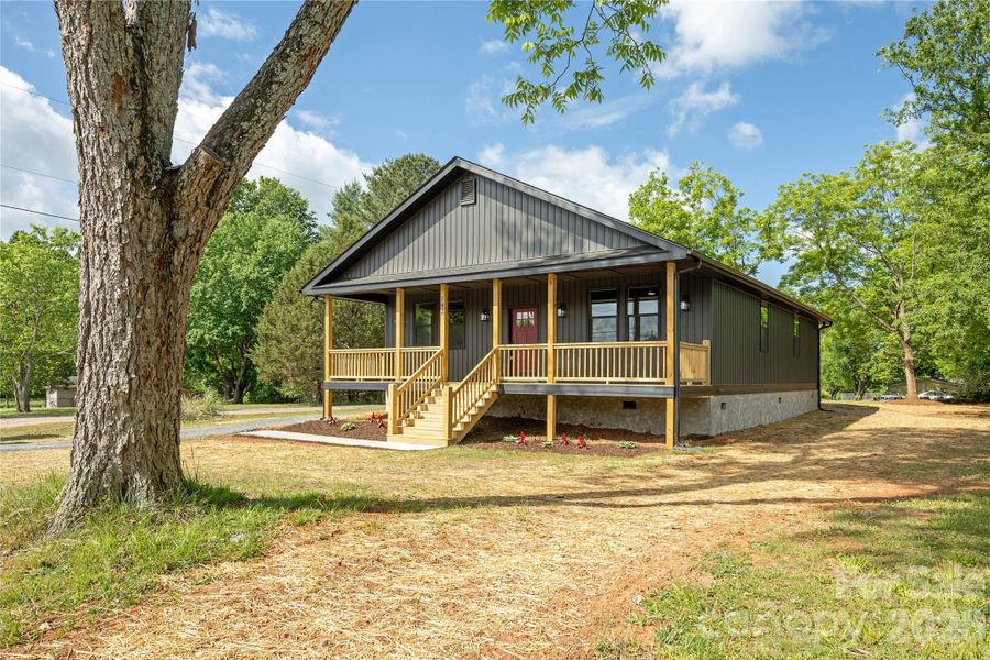 Exterior details and patio area of a home in , Rutherfordton (Image 14).