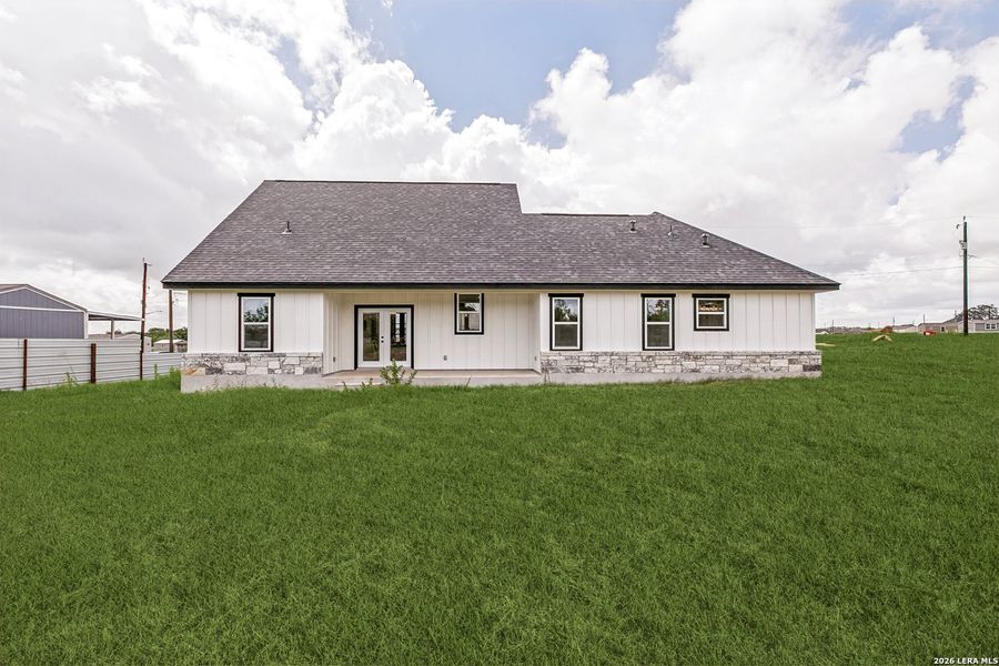 Exterior details and patio area of a home in , Atascosa (Image 3).