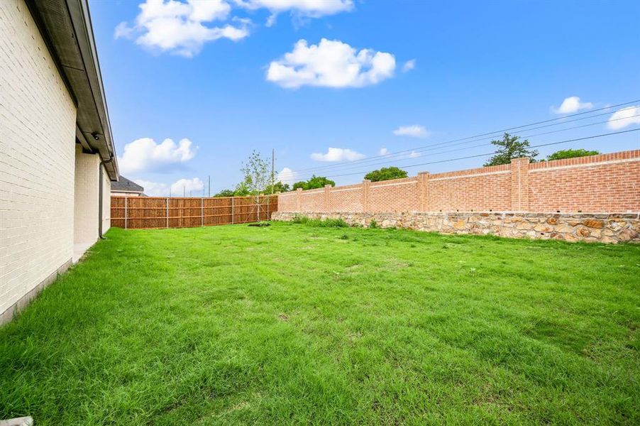 Image 36 of a home in LeTara.