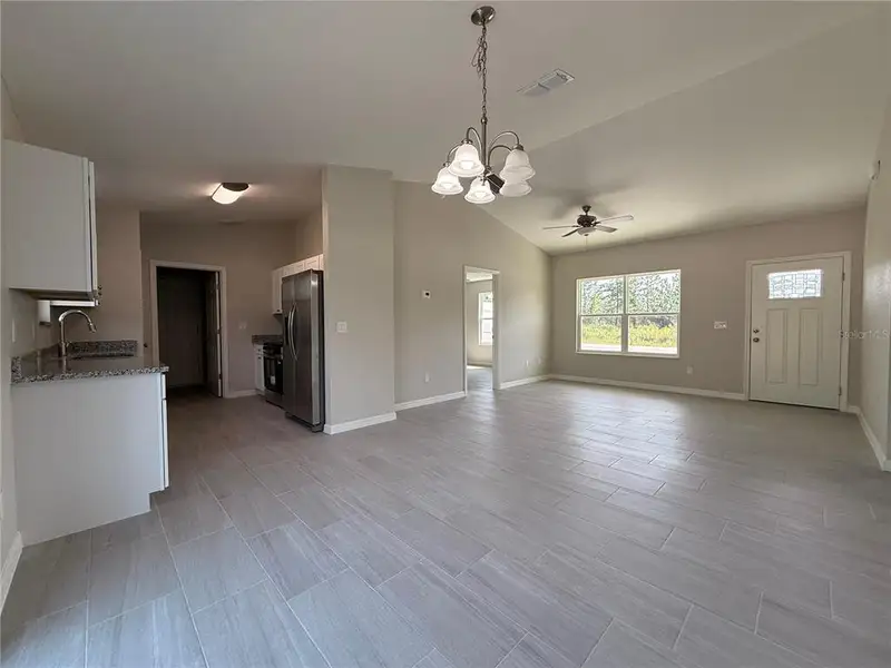 Spacious, unfurnished interior of a new home in , Dunnellon (Image 9).