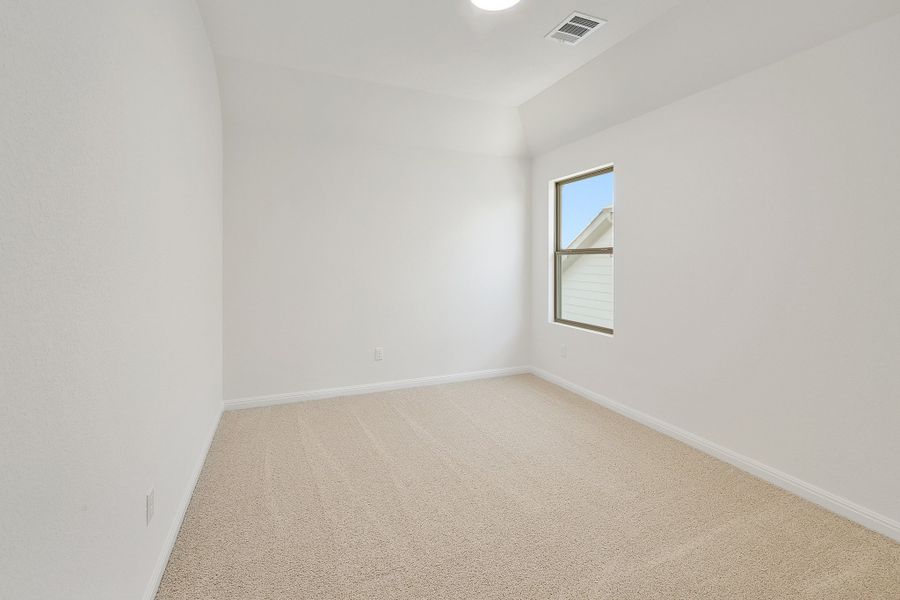 Spacious, unfurnished interior of a new home in Trinity Ranch, Elgin (Image 30).