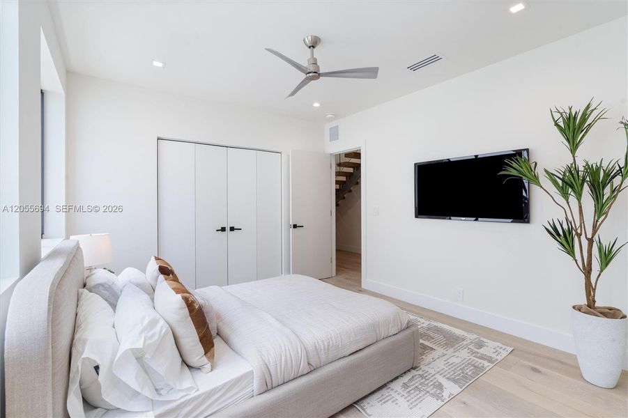 Furnished interior view inside a new home in , Fort Lauderdale (Image 51).