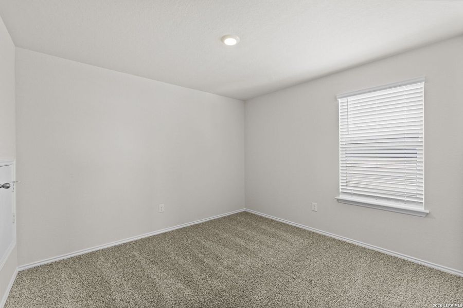 Spacious, unfurnished interior of a new home in Laurel Vistas, San Antonio (Image 27).