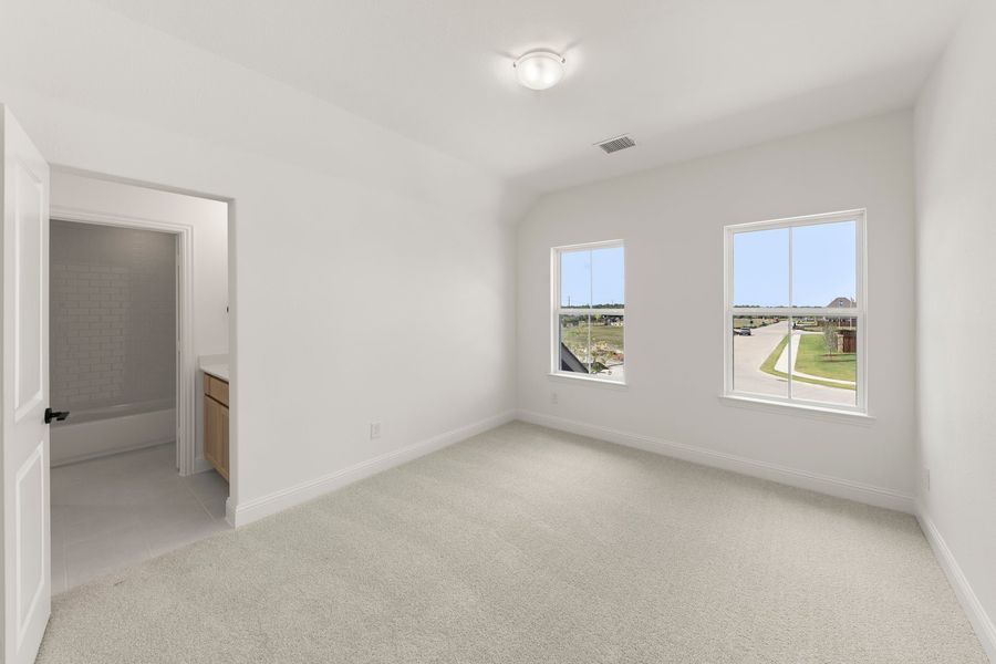 Spacious, unfurnished interior of a new home in Nelson Lake Estates, Rockwall (Image 26).