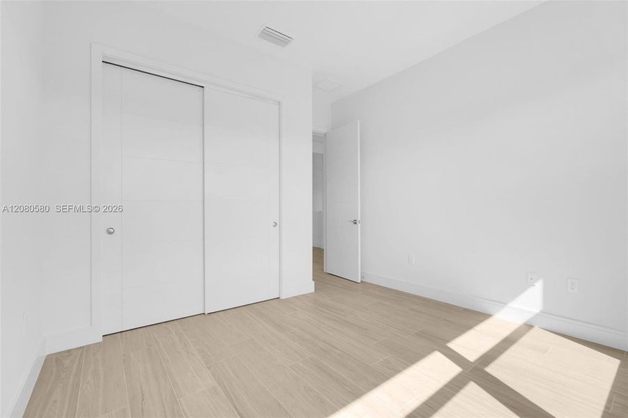 Spacious, unfurnished interior of a new home in Hampton Green at Providence, Davenport (Image 22). Spacious, unfurnished interior of a new home in Hampton Green at Providence, Davenport (Image 22).