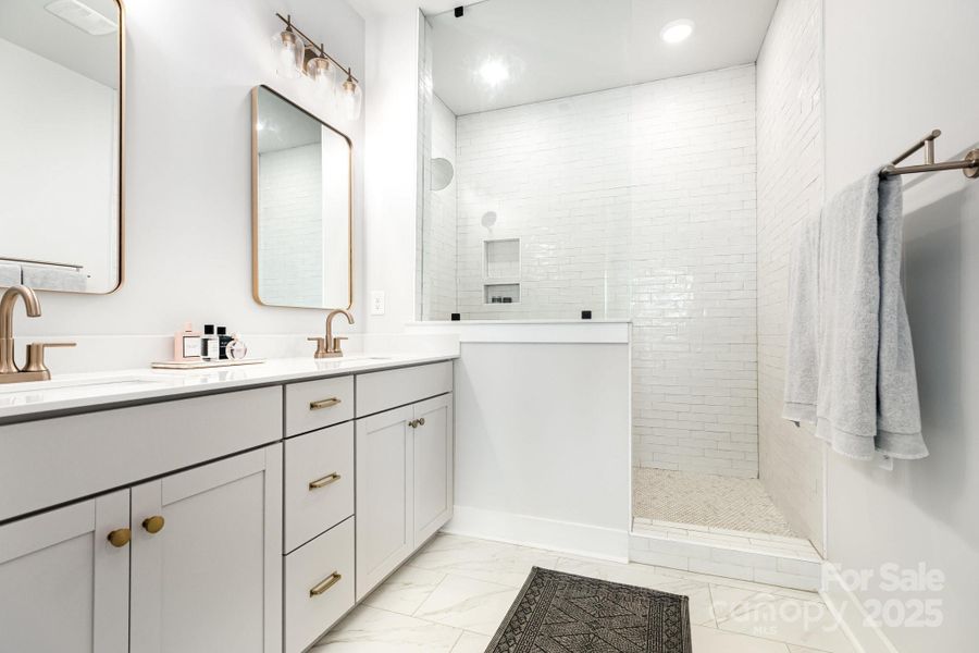 Fully Tiled Shower with niche.