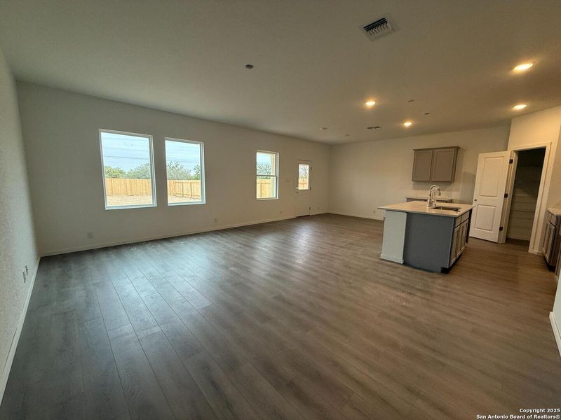 Spacious, unfurnished interior of a new home in Meadows at Hennersby Hollow 40's, San Antonio (Image 17).