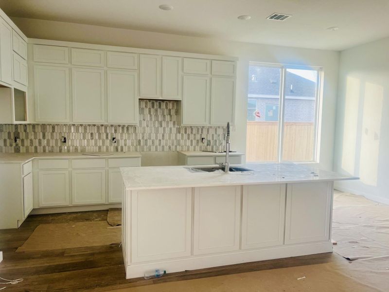 *Not actual home, pictures representative of same floor plan*