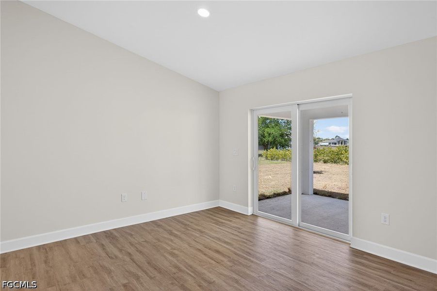 Spacious, unfurnished interior of a new home in Cape Coral, Cape Coral (Image 14).