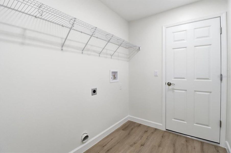 Spacious, unfurnished interior of a new home in , Weeki Wachee (Image 29).