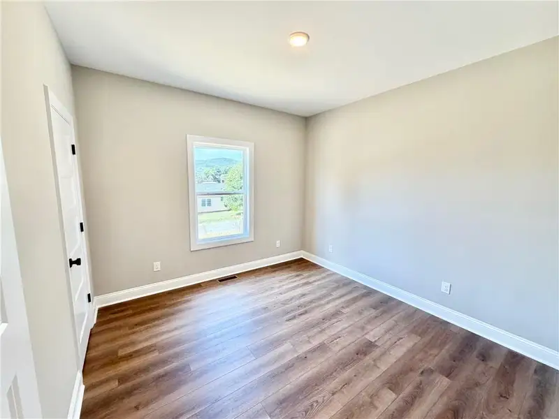 Spacious, unfurnished interior of a new home in , Emerson (Image 14).