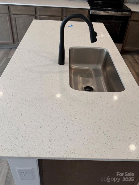 Quartz Countertop on Island Quartz Countertop on Island