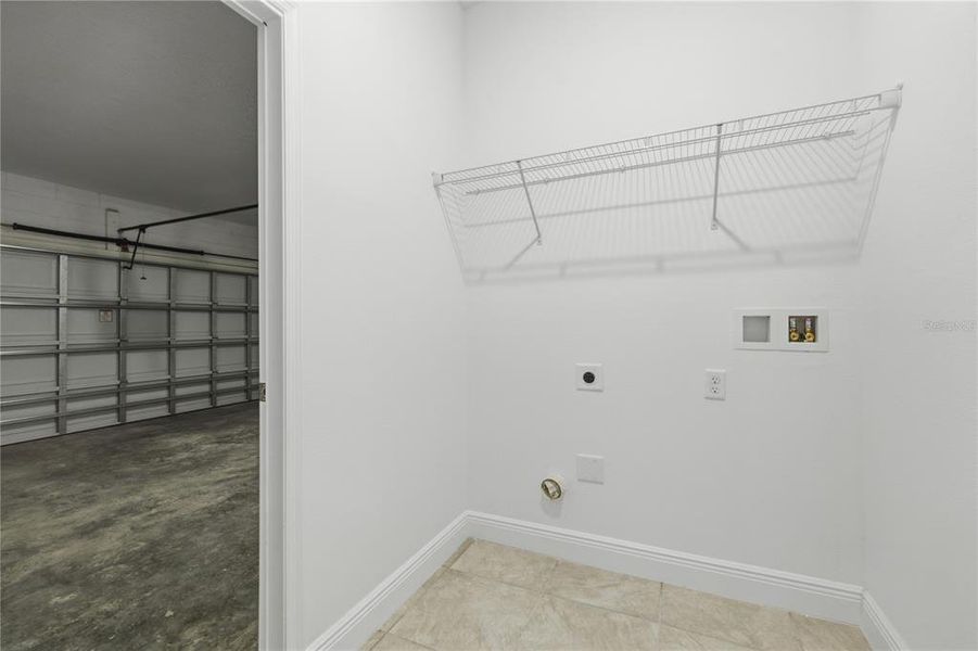 Spacious, unfurnished interior of a new home in , Ocala (Image 11).