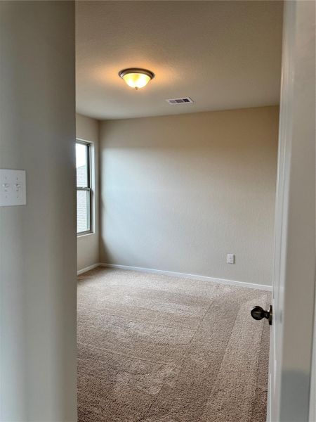 Spacious, unfurnished interior of a new home in River Ranch Trails, Dayton (Image 15).