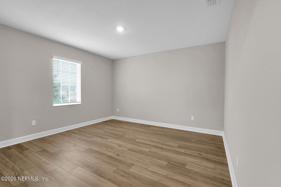 Spacious, unfurnished interior of a new home in Jennings Farm, Middleburg (Image 17).
