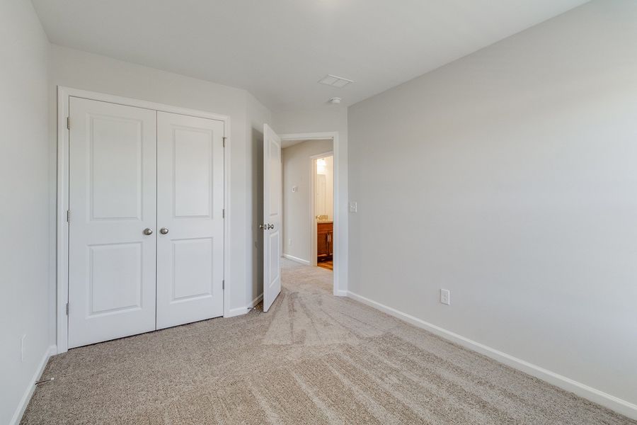 Spacious, unfurnished interior of a new home in Astoria, Columbia (Image 26).