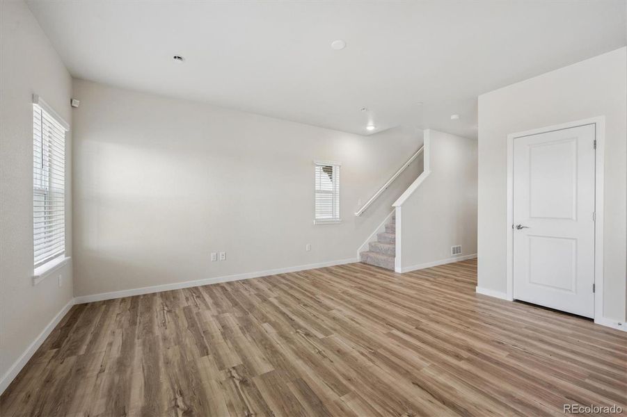 Spacious, unfurnished interior of a new home in Legato, Commerce City (Image 12).