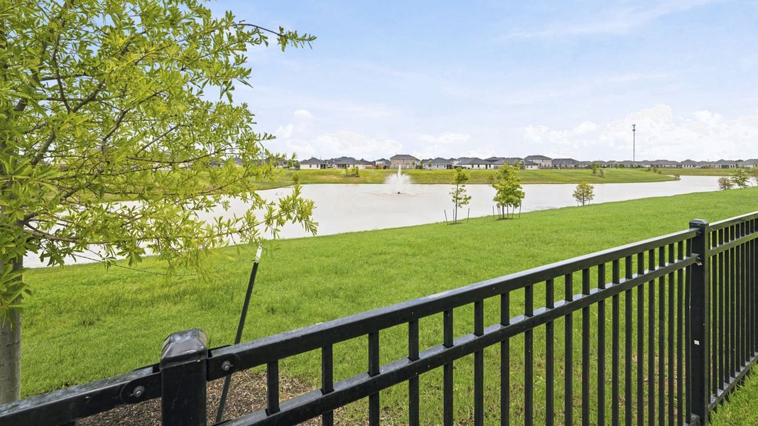 Natural landscape and outdoor views near Sunterra in Katy (Image 35).