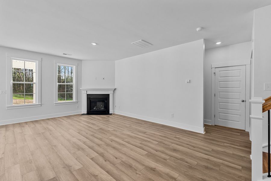 Spacious, unfurnished interior of a new home in Fieldstone, Lexington (Image 28).