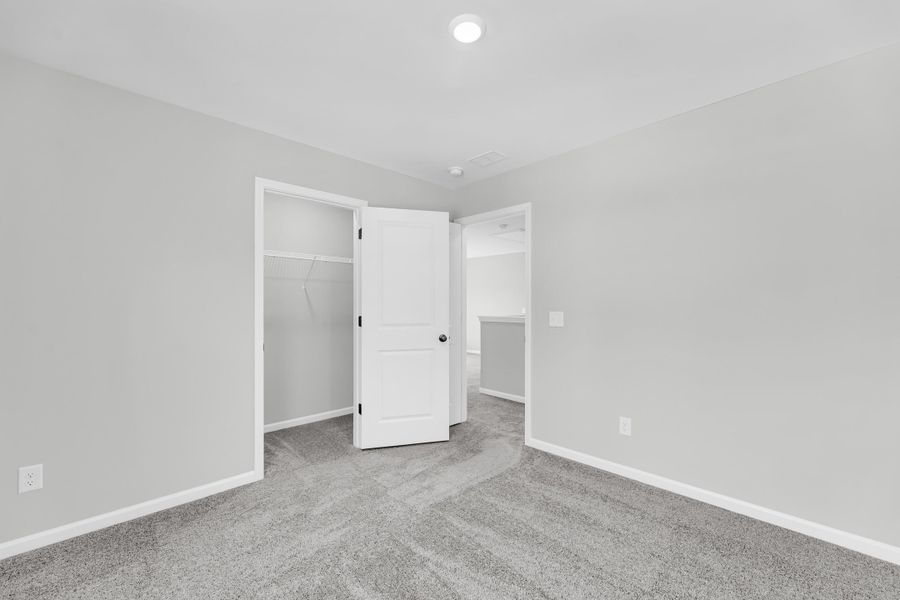 Spacious, unfurnished interior of a new home in Central Creek, Goose Creek (Image 16).