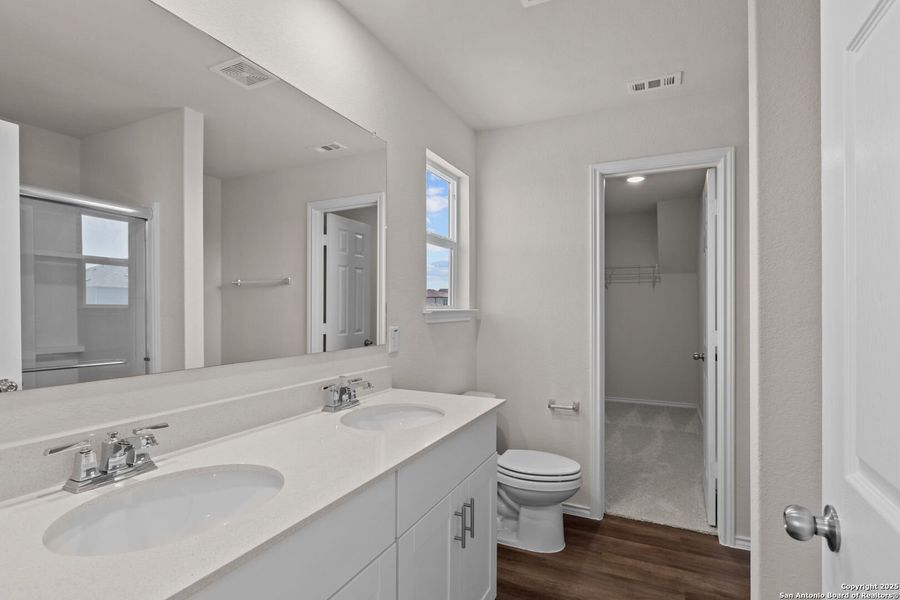 Image 3 of a home in Cinco Lakes. Image 3 of a home in Cinco Lakes.