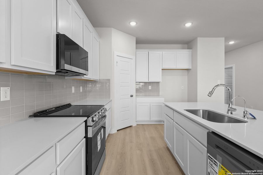 Furnished interior view inside a new home in Cinco Lakes, San Antonio (Image 11).