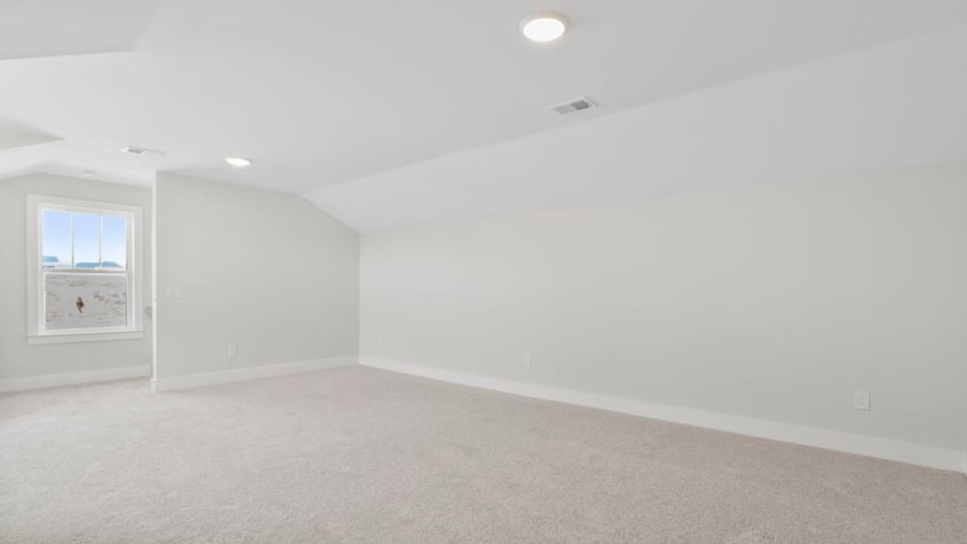 Spacious, unfurnished interior of a new home in Shadowood, Seneca (Image 24).