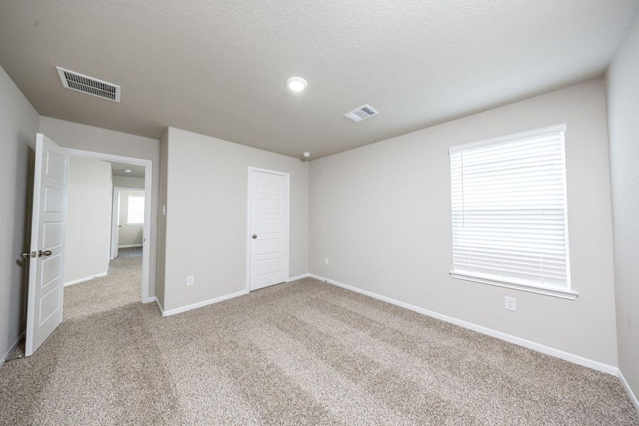 Spacious, unfurnished interior of a new home in Mackenzie Creek, Conroe (Image 18). Spacious, unfurnished interior of a new home in Mackenzie Creek, Conroe (Image 18).