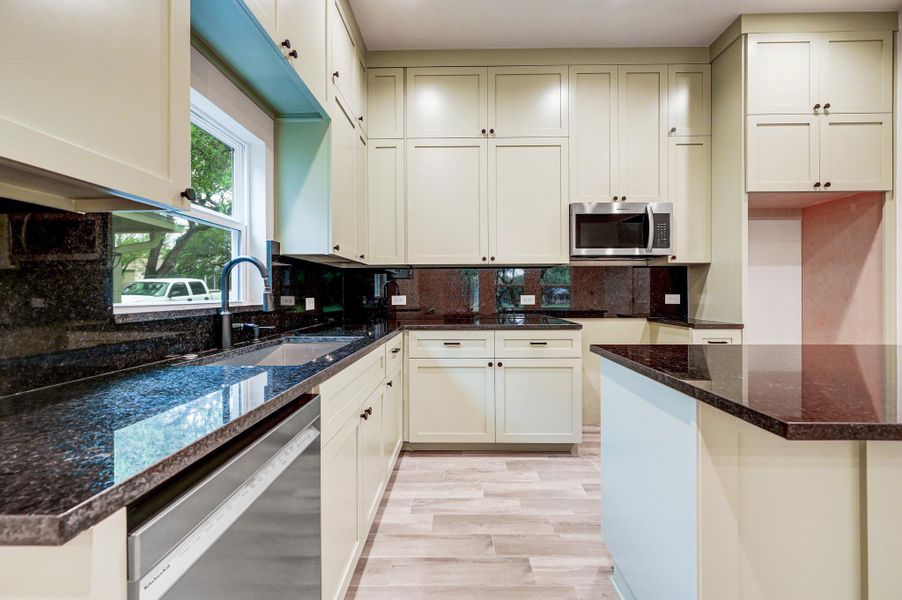 Furnished interior view inside a new home in , Wimberley (Image 7).