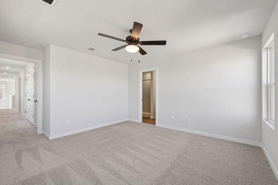 Spacious, unfurnished interior of a new home in The Hollows at Avery Centre, Round Rock (Image 28).