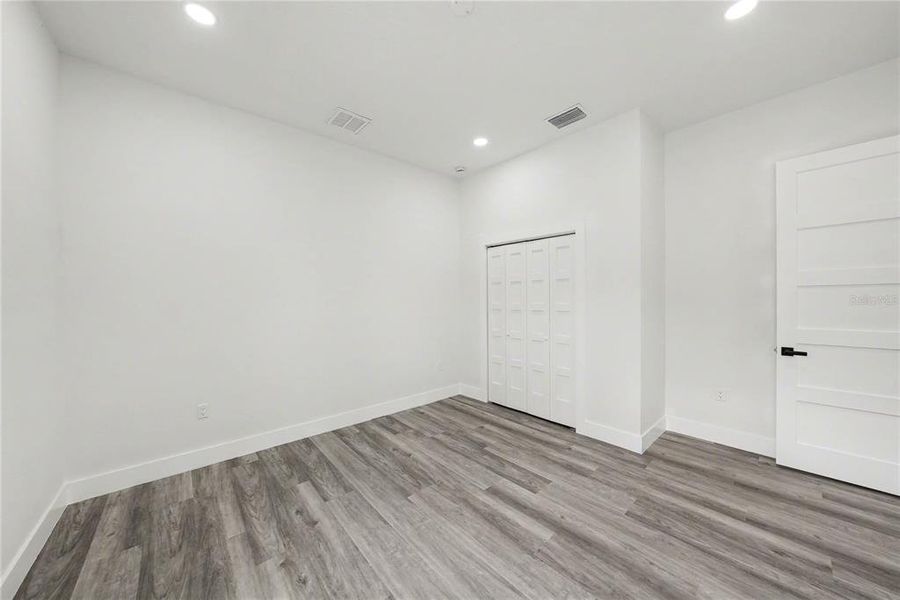 Spacious, unfurnished interior of a new home in , St. Petersburg (Image 40).
