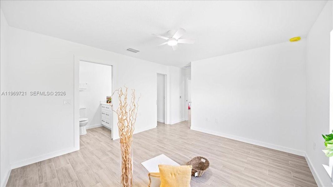 Spacious, unfurnished interior of a new home in , Lehigh Acres (Image 18).