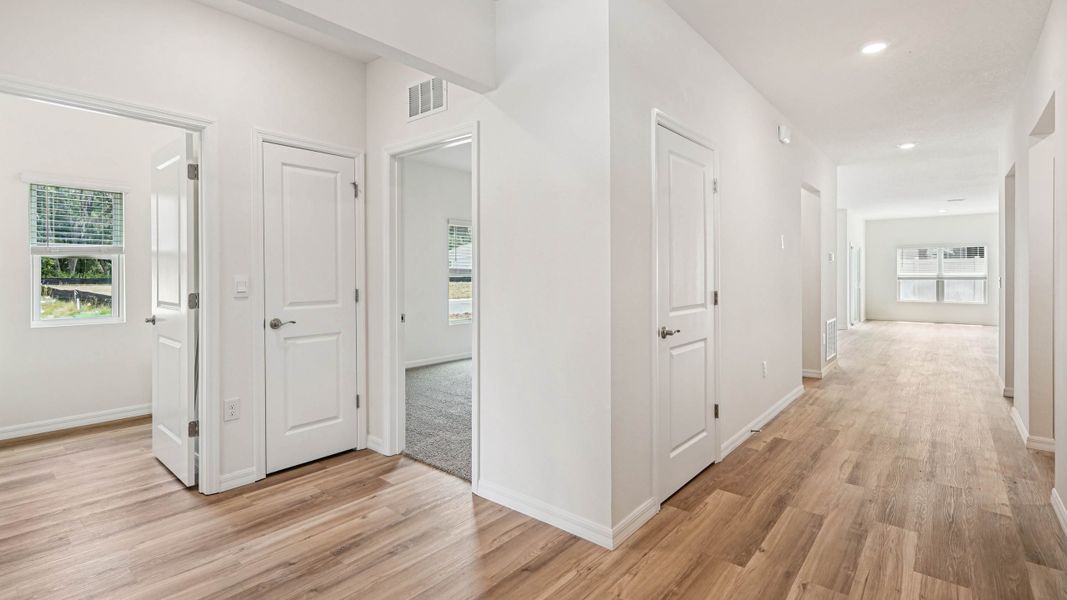 Representative unfurnished interior of a home built from the COVINGTON by D.R. Horton in Briarwood, Alachua (Image 20). Representative unfurnished interior of a home built from the COVINGTON by D.R. Horton in Briarwood, Alachua (Image 20).
