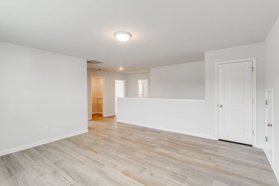 Spacious, unfurnished interior of a new home in Winston Point, Gilbert (Image 25). Spacious, unfurnished interior of a new home in Winston Point, Gilbert (Image 25).