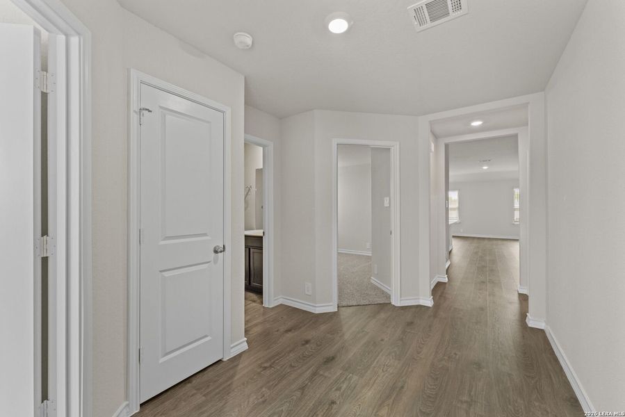 Spacious, unfurnished interior of a new home in Steele Creek, Cibolo (Image 11).