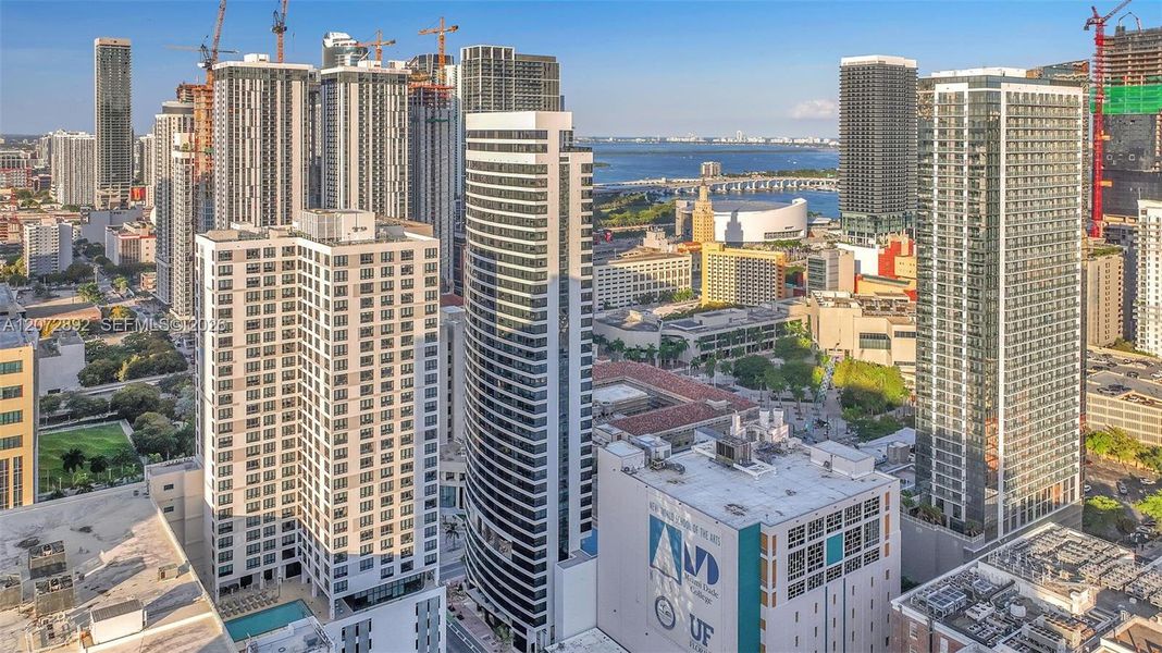 Condo located in Miami, FL showcasing its design and architecture (Image 27).