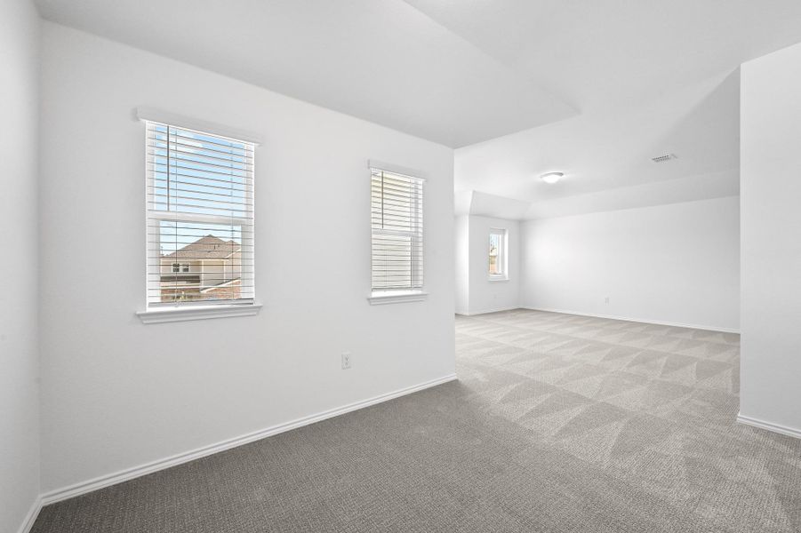 Spacious, unfurnished interior of a new home in Creekside at Estancia, Austin (Image 14).