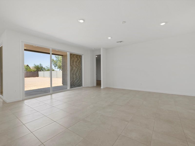 Spacious, unfurnished interior of a new home in Rancho Mirage Signature Series, Maricopa (Image 17).