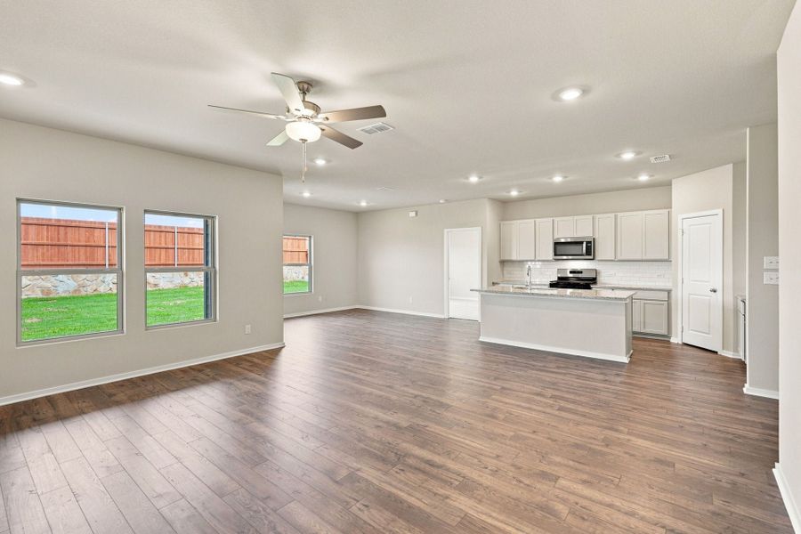 2,002sf New Home in Heartland, TX.  - Slide 17
