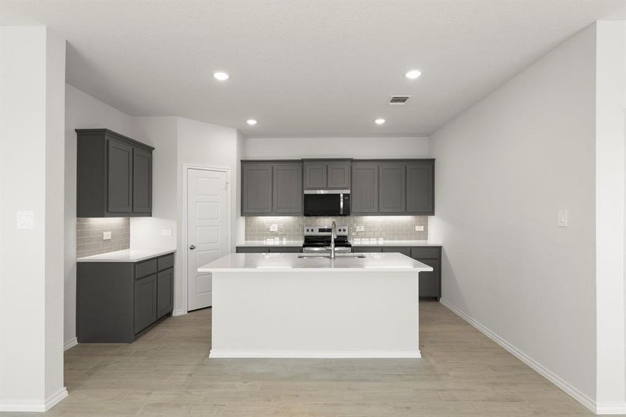 11. 8216 Kingfisher - Kitchen