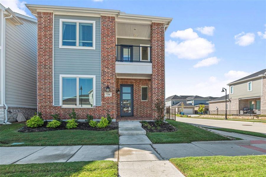 Exterior details and patio area of a home in Bayside, Rowlett (Image 23).