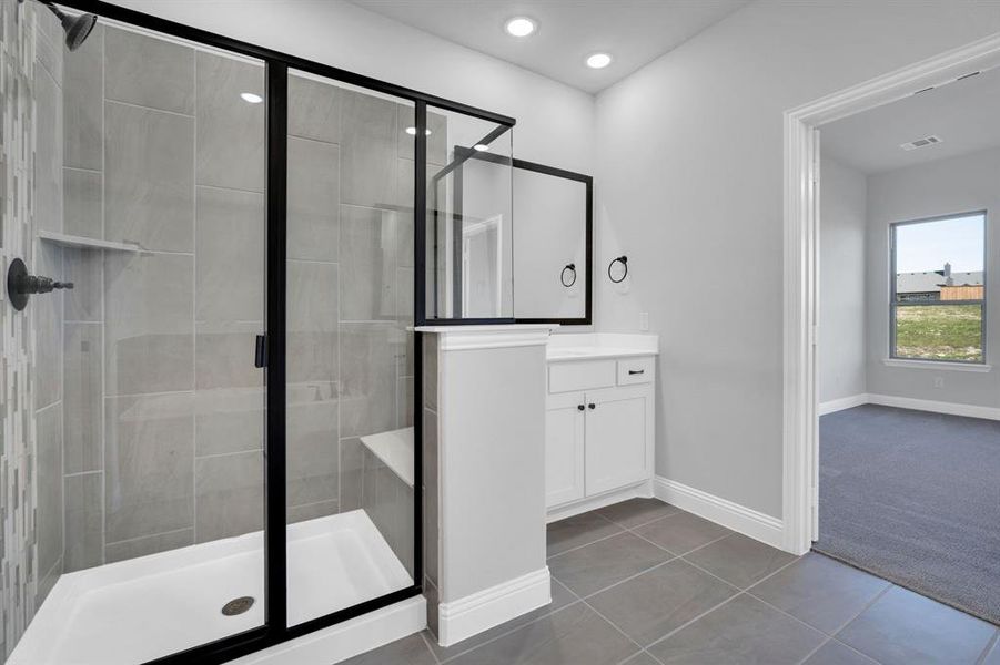 Furnished interior view inside a new home in , Waxahachie (Image 6).