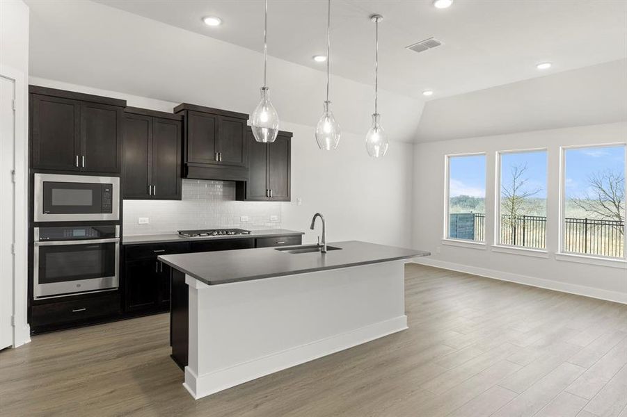 13. 7253 Camilla - Kitchen (3)