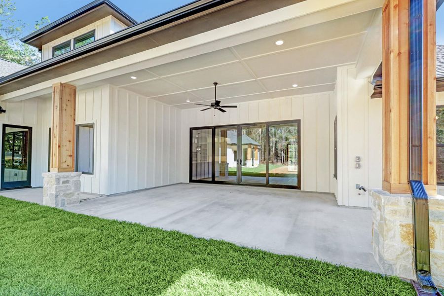 THE PICTURE SHOWN IS NOT THE ACTUAL HOME. TRINITY SIGNATUE HOMES IS BUILDING A SIMILAR FLOOR PLAN. THE PICTURE SHOWN IS NOT THE ACTUAL HOME. TRINITY SIGNATUE HOMES IS BUILDING A SIMILAR FLOOR PLAN.