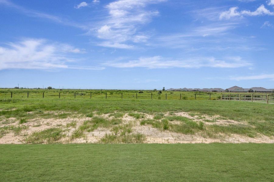 Huge backyard with room for tons of possibilities!