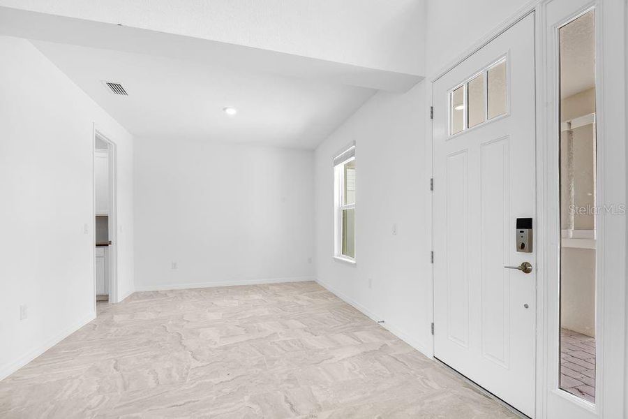 Spacious, unfurnished interior of a new home in Ardisia Park, New Smyrna Beach (Image 22).