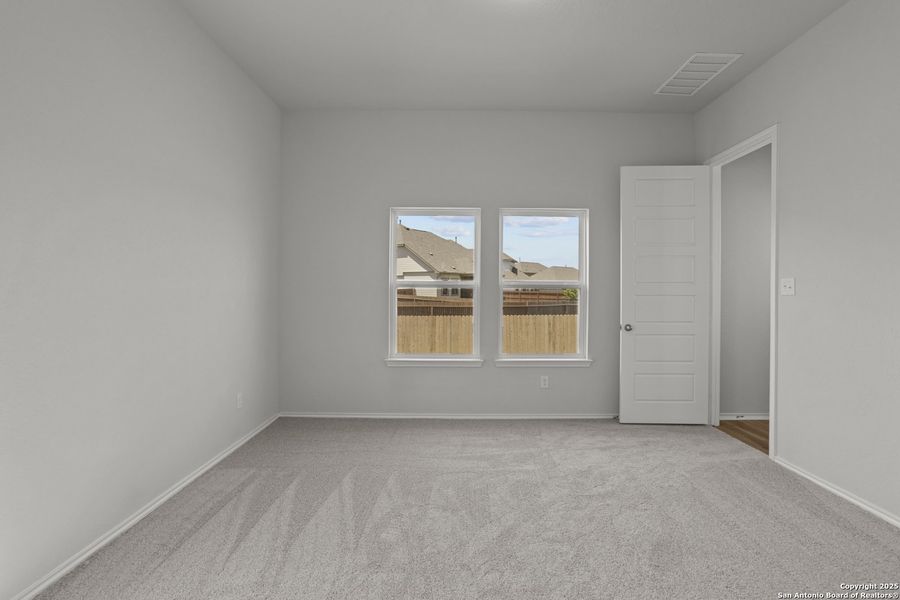 Spacious, unfurnished interior of a new home in Rhine Valley, Schertz (Image 15).