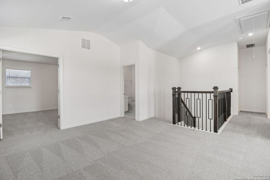 Spacious, unfurnished interior of a new home in Thomas Pond, San Antonio (Image 20). Spacious, unfurnished interior of a new home in Thomas Pond, San Antonio (Image 20).